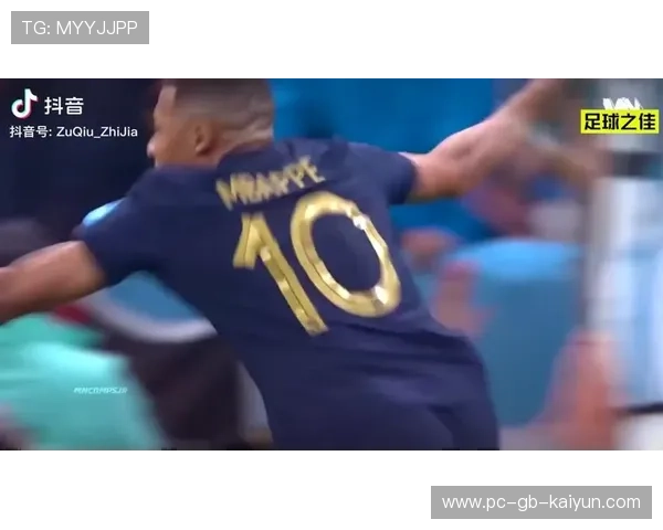 世界杯姆巴佩中场断球推进后一脚推射命中